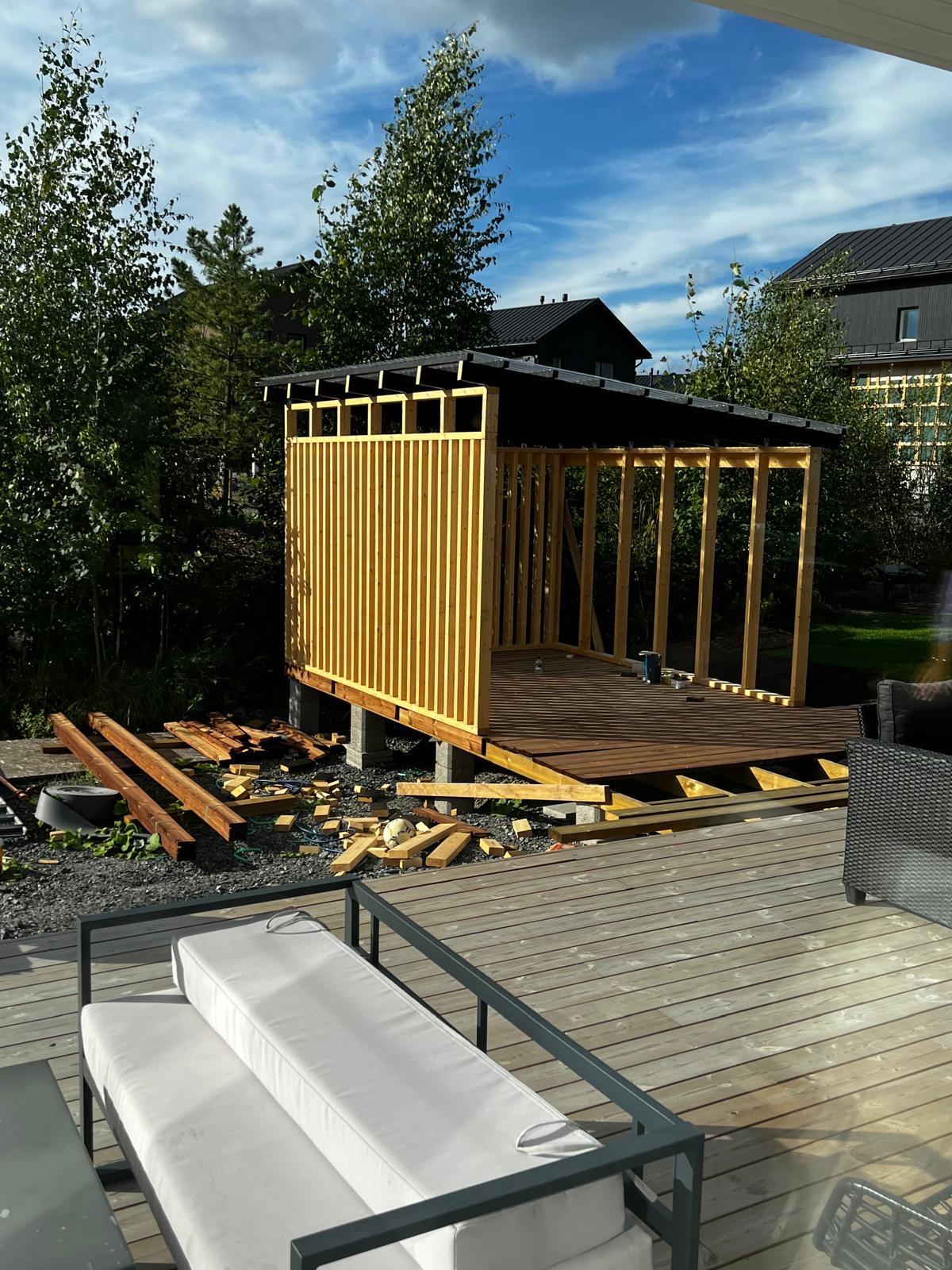 Piharakennus työn alla